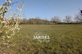 Terrain constructible borné de 2013 m² situé sur Carsac-Aillac