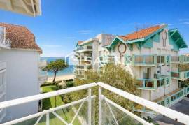 Vue mer, accès plage privé, ancien T3