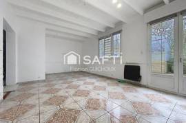 Maison de ville : 5 chambres, garage, terrasse ensoleillée. Opportunité d'investissement!