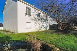 Maison individuelle, secteur calme, avec beaucoup de potentiel !!