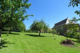 Superb manor house and its barn