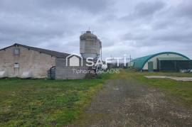 Ancienne exploitation agricole (lapin), 2 bâtiments sur la propriété.