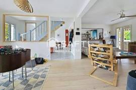 Maison familiale entièrement rénovée à deux pas du centre bourg et de la mer