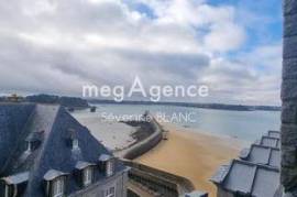 A vendre Saint-Malo Intra-muros, vue mer, beau duplex type 4 pièces, cave.