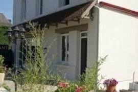 Immeuble, commerce et appartements en Touraine