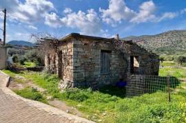 Land with old stone house in Kato Pines close to beach