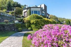 Luxury Lakeside Retreat in a Period Villa - Breathtaking Lake Maggiore Views