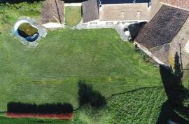 Charming Countryside Property with Barn, Swimming Pool and Scenic Views - €123650