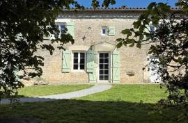 Charming House In A Quiet Hamlet With Land Near Villefagnan - €202120