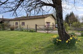 2 Bedroom Stone Property in a Peaceful Location - €96770