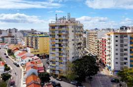 Fully refurbished central 3 bedroom apartment with 2 bathrooms in Portimão