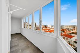 Fully refurbished central 3 bedroom apartment with 2 bathrooms in Portimão