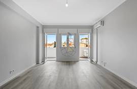 Fully refurbished central 3 bedroom apartment with 2 bathrooms in Portimão