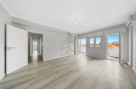 Fully refurbished central 3 bedroom apartment with 2 bathrooms in Portimão