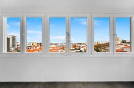 Fully refurbished central 3 bedroom apartment with 2 bathrooms in Portimão