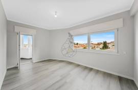 Fully refurbished central 3 bedroom apartment with 2 bathrooms in Portimão