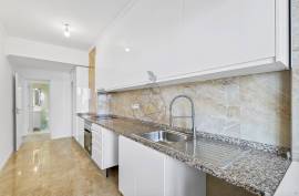 Fully refurbished central 3 bedroom apartment with 2 bathrooms in Portimão