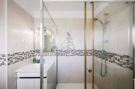 1 Bedroom Apartment with Garage and Pool in the Heart of Praia da Rocha