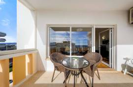 1 Bedroom Apartment with Garage and Pool in the Heart of Praia da Rocha