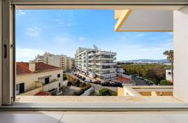 1 Bedroom Apartment with Garage and Pool in the Heart of Praia da Rocha
