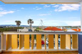 1 Bedroom Apartment with Garage and Pool in the Heart of Praia da Rocha