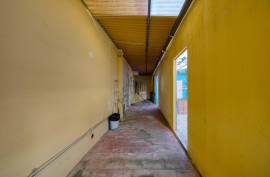 Praia à Porta: Commercial Space with Residential Potential in Armação de Pera