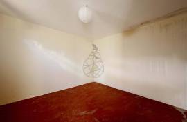 Praia à Porta: Commercial Space with Residential Potential in Armação de Pera