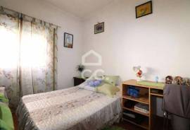 3-bedroom apartment in Loreto with garage and parking space.
