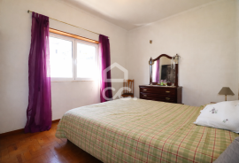 3-bedroom apartment in Loreto with garage and parking space.