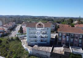 3-bedroom apartment in Loreto with garage and parking space.