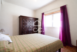 3-bedroom apartment in Loreto with garage and parking space.