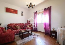 3-bedroom apartment in Loreto with garage and parking space.