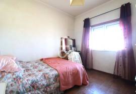 3-bedroom apartment in Loreto with garage and parking space.