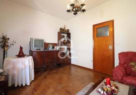 3-bedroom apartment in Loreto with garage and parking space.