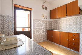 3-bedroom apartment in Loreto with garage and parking space.