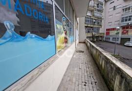 Two-front store in the center of Abraveses - Viseu