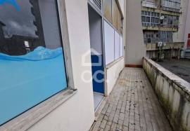 Two-front store in the center of Abraveses - Viseu