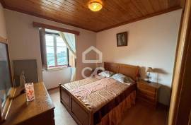 Two-Storey Property (Apartment + Café) with Sea View in Terreiro – São Mateus