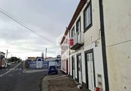 Two-Storey Property (Apartment + Café) with Sea View in Terreiro – São Mateus
