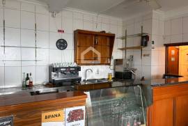 Two-Storey Property (Apartment + Café) with Sea View in Terreiro – São Mateus