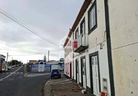Two-Storey Property (Apartment + Café) with Sea View in Terreiro – São Mateus