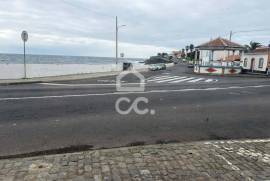 Two-Storey Property (Apartment + Café) with Sea View in Terreiro – São Mateus