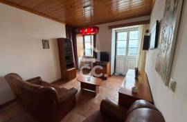 Two-Storey Property (Apartment + Café) with Sea View in Terreiro – São Mateus