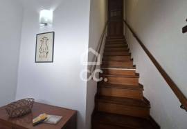 Two-Storey Property (Apartment + Café) with Sea View in Terreiro – São Mateus