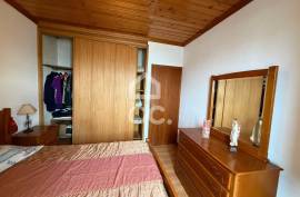 Two-Storey Property (Apartment + Café) with Sea View in Terreiro – São Mateus