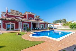 Elegant and Spacious 5-Bedroom Villa in Quarteira, Central Algarve