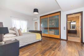 Elegant and Spacious 5-Bedroom Villa in Quarteira, Central Algarve