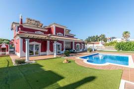 Elegant and Spacious 5-Bedroom Villa in Quarteira, Central Algarve