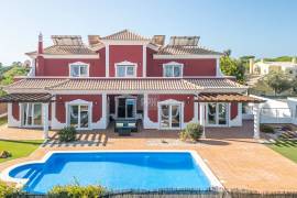 Elegant and Spacious 5-Bedroom Villa in Quarteira, Central Algarve