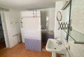 MANOR HOUSE IN TORREMOCHA (CÁCERES) – 555 M², PATIO, WINE CELLAR AND ELEVATOR